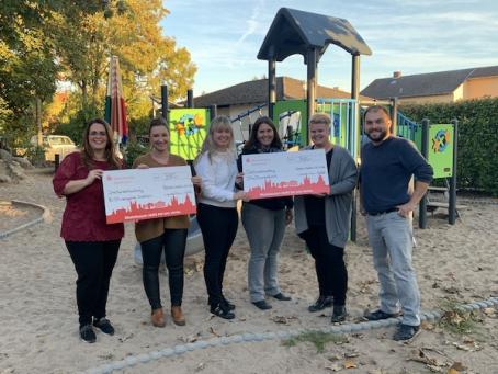Das Basar-Team freut sich sehr die beiden großzügigen Spenden überreichen zu können : Jennifer Mayer-Höhne (Elternausschuss Ev. Kita Dalsheim), Katrin Körper (Leitung Ev. Kita Dalsheim), Nina Schäfer und Melanie Rauschkolb (Elternausschuss Kita Kunterbunt), Silke Bauer (Leitung Kita Kunterbunt) und Ortsbürgermeister Tobias Rohrwick.